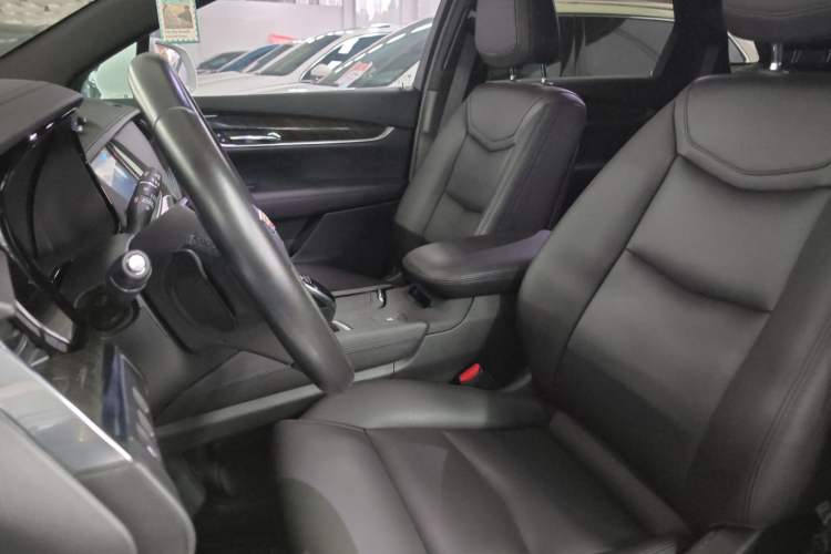 Used Cadillac XT5 2018 25T Tech Model
