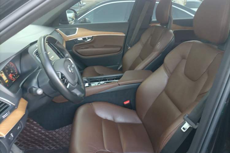 Used Volvo XC90 2022 B5 Smart Drive Luxury Edition 5 Seats
