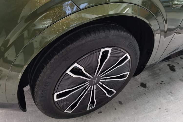 Used  07 2024 Ultra Range-Extended Four-Wheel Drive