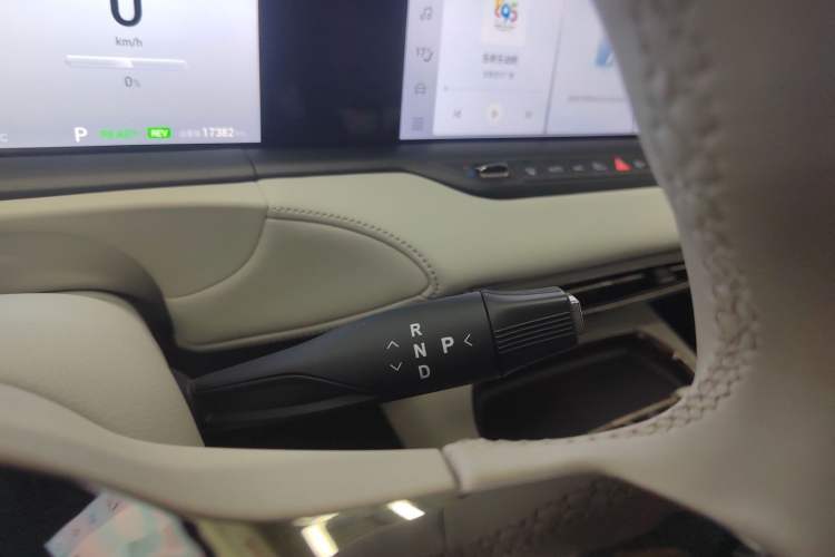 Used VOYAH FREE 2025 318 259 km All-Wheel-Drive Exploration Edition
