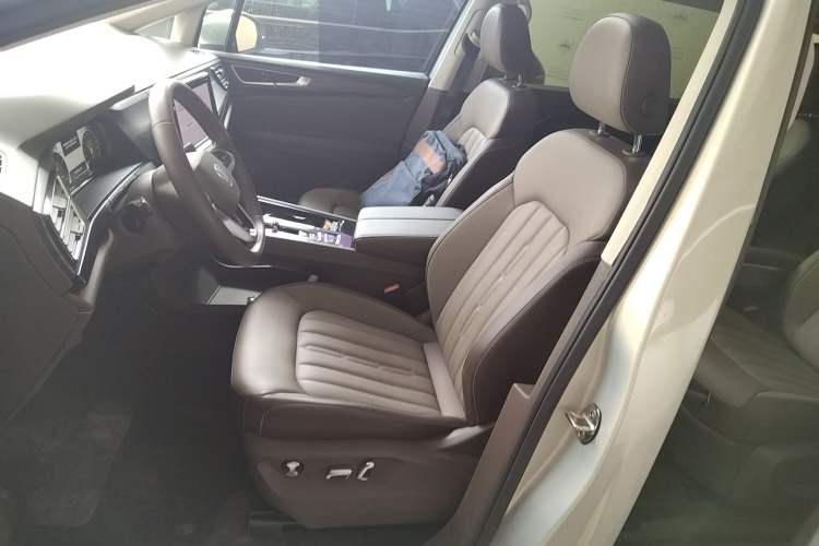 Used Volkswagen Viloran 2024 330TSI Luxury Edition