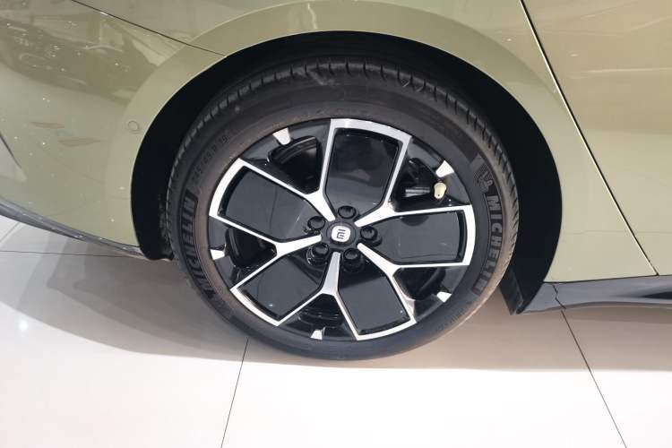 Used  SU7 2024 Rear-Drive Long-Range Intelligent Driving Version
