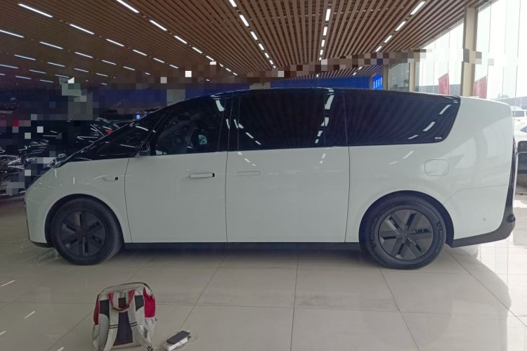 Used Li Auto MEGA 2025 Home Family Special Edition
