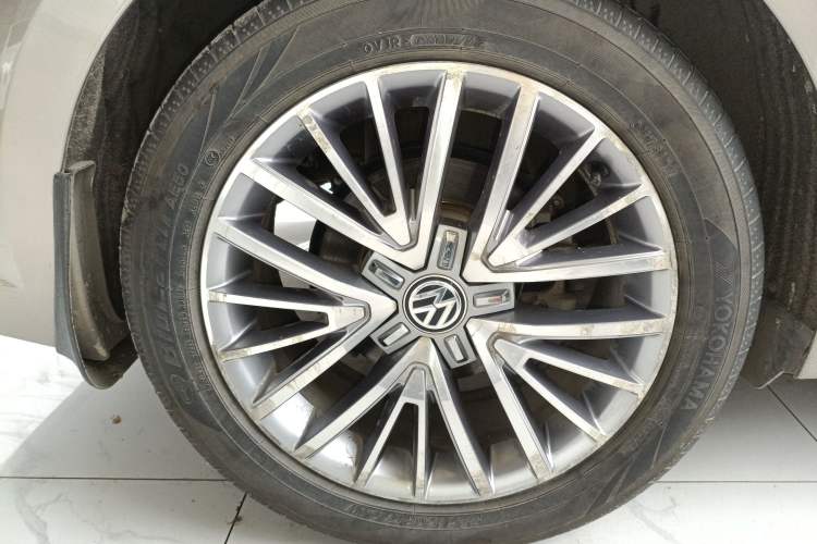 Used Volkswagen Lamando 2015 280TSI DSG Luxury Edition
