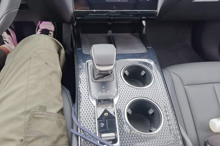 Used Hongqi HS3 2023 1.5T Two-Wheel Drive Shanwei Edition
