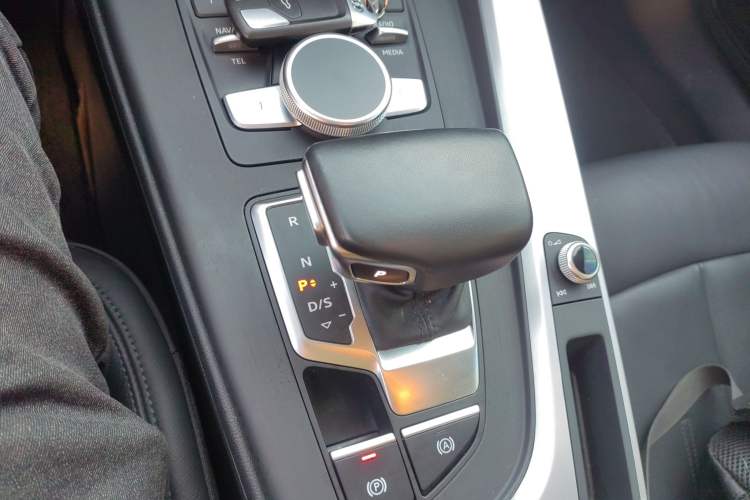 Used Audi A4L 2019 40 TFSI Fashion Version China V