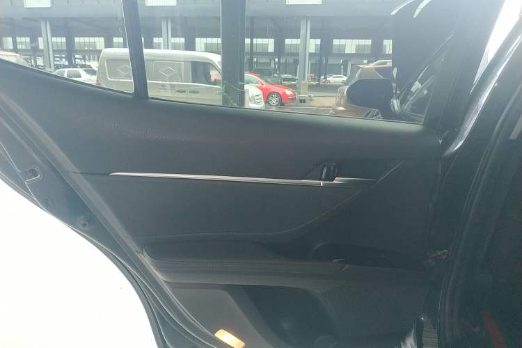 Used Toyota Camry 2021 2.0G Luxury Edition
