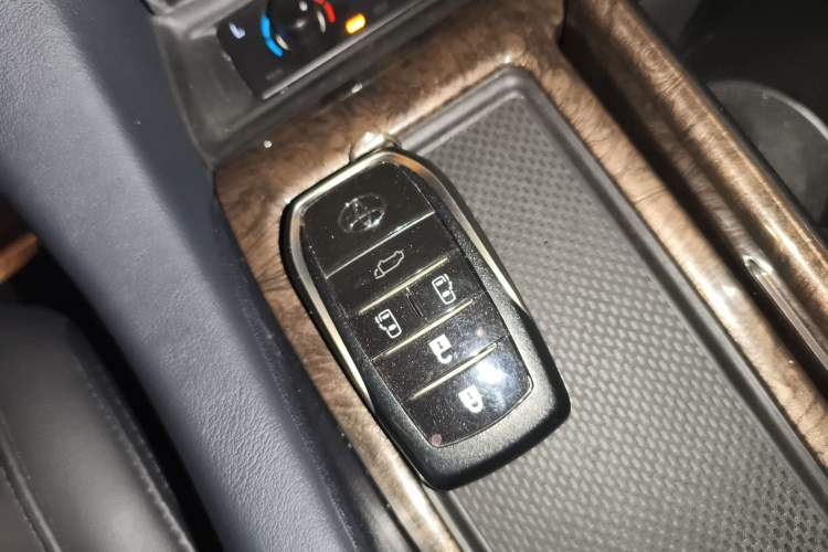 Used Toyota Vellfire 2020 Dual-Engine 2.5L HV Prestige Edition
