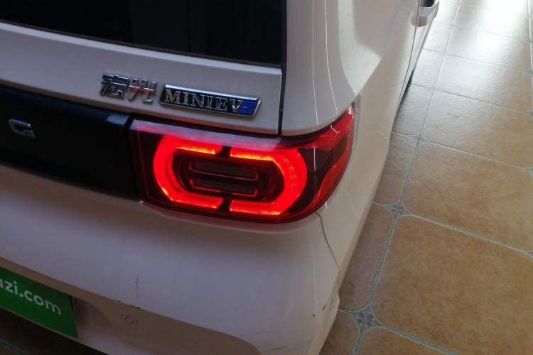 Used Wuling Hongguang MINIEV 2022 Macaron Premium Model – Lithium Iron Phosphate