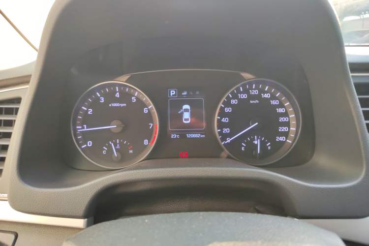 Used Hyundai Elantra 2016 1.6L Automatic ZhiXuan · Luxury Version
