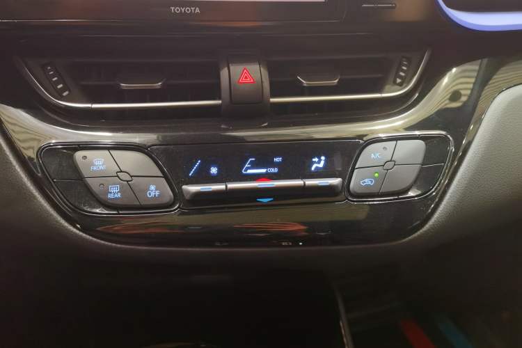 Used Toyota IZOA 2020 2.0L Enjoy Edition
