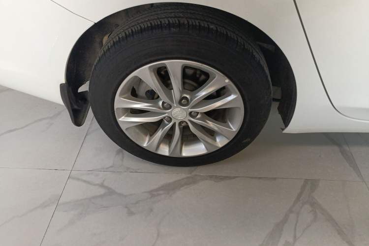 Used Buick Verano 2019 Sedan 20T Dual-Clutch Leading Model