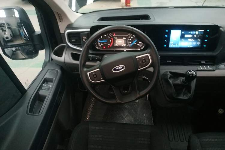 Used Ford Transit T8 2024 T8 2.0T Diesel Manual Short Wheelbase Mid-Roof 6-Seater Multi-Function Version 3/3
