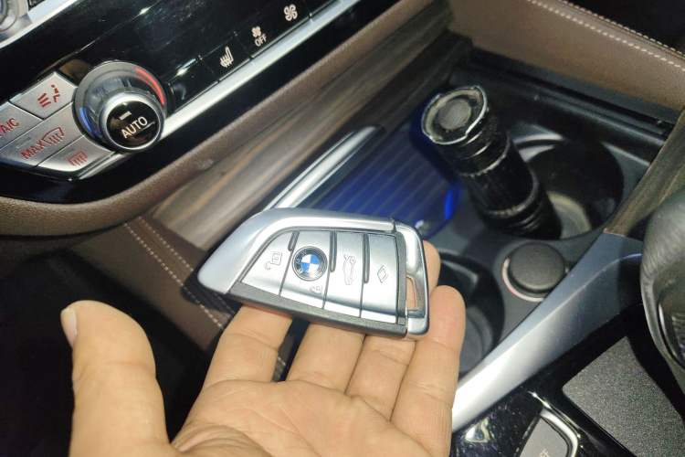 Used BMW 5 Series 2019 Facelifted 530Li Leading Edition Luxury Package
