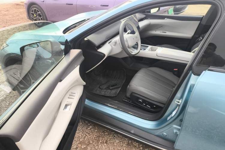 Used  L07 2024 230Max Qiankun Intelligent Driving ADS SE Range-Extended Version
