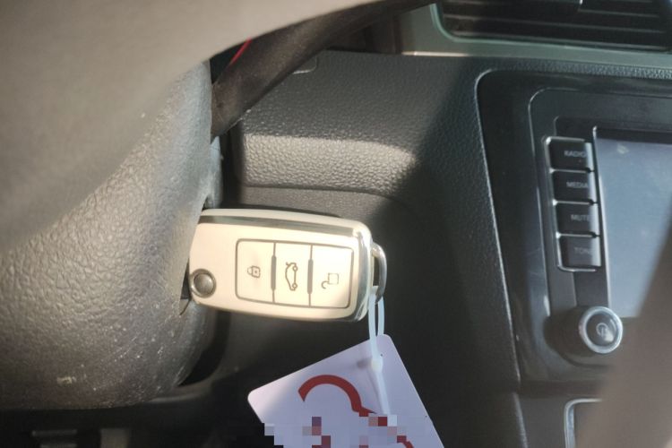 Used Volkswagen Santana 2015 1.6L Manual Comfort Edition
