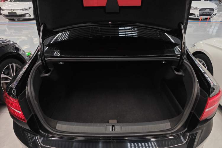 Used Volkswagen Magotan 2017 330TSI DSG Leading Model
