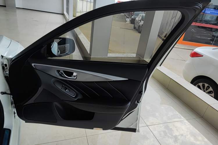 Used Infiniti Q50L 2015 2.0T Enjoyment Edition
