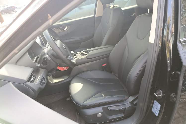 Used Hongqi E-QM5 2022 431 km Charge & Enjoy Edition
