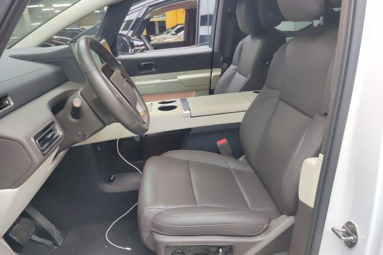 Used Li Auto MEGA 2024 Ultra Model
