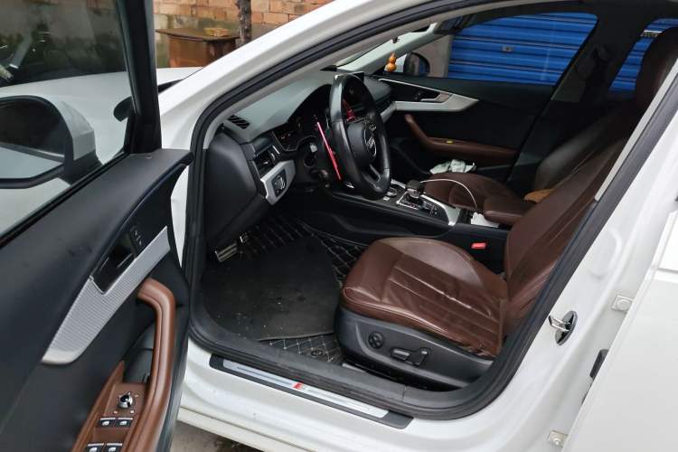 Used Audi A4L 2018 30th Anniversary Edition 40 TFSI Fashion Model
