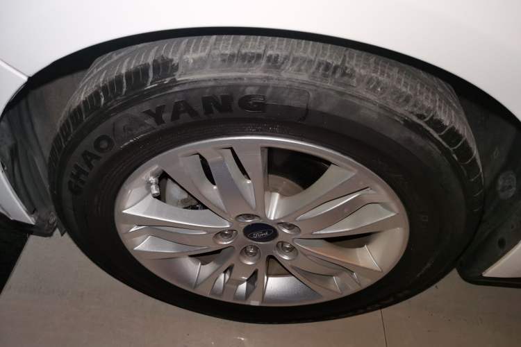 Used Ford Focus 2012 Sedan 1.6L Manual Comfort Model
