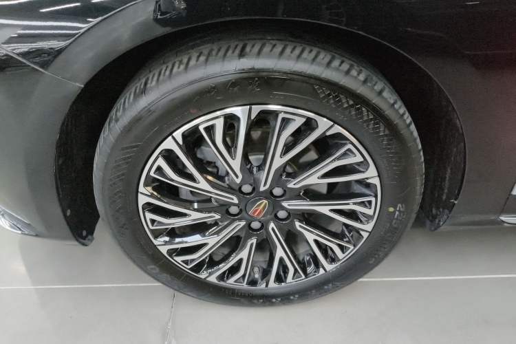 Used Hongqi H5 2025 2.0T Automatic Flag Edition – 500 000 Units Commemorative Version
