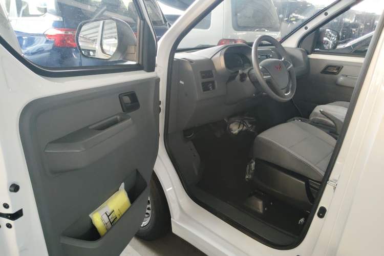 Used Wuling Yangguang 
