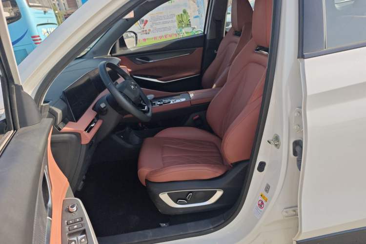 Used Changan CS75 PLUS 2024 3rd Generation Champion Edition 1.5T Intelligent Drive Dynamic Model
