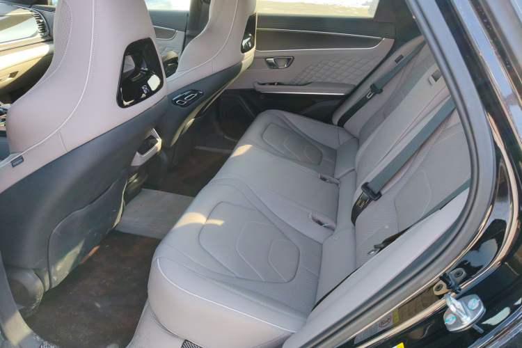 Used BYD Han 2024 EV Glory Edition 610 km All-Wheel Drive "Tian Shen Zhi Jia" Intelligent Driving Model