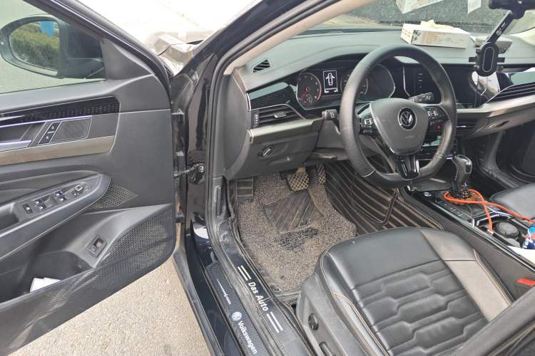 Used Volkswagen Passat 2020 Facelift 330TSI Elite Edition China VI Standard
