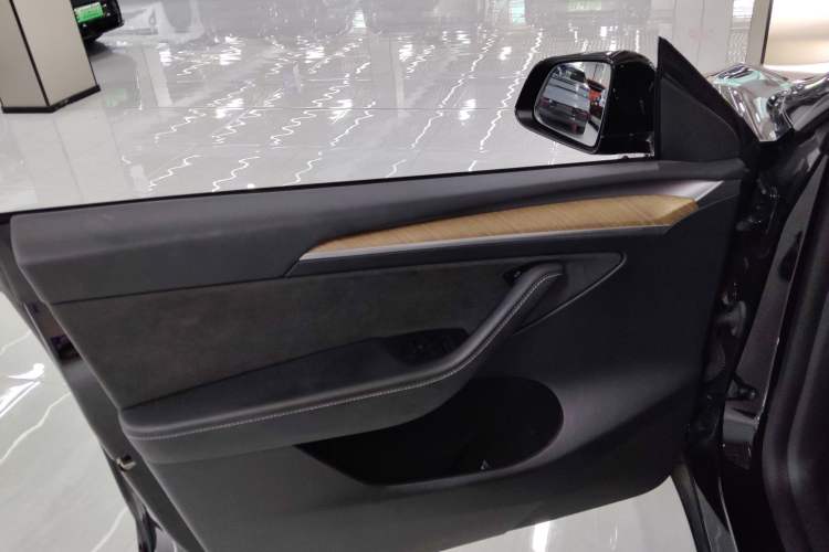 Used Tesla Model Y 2021 Long-Range All-Wheel-Drive Version