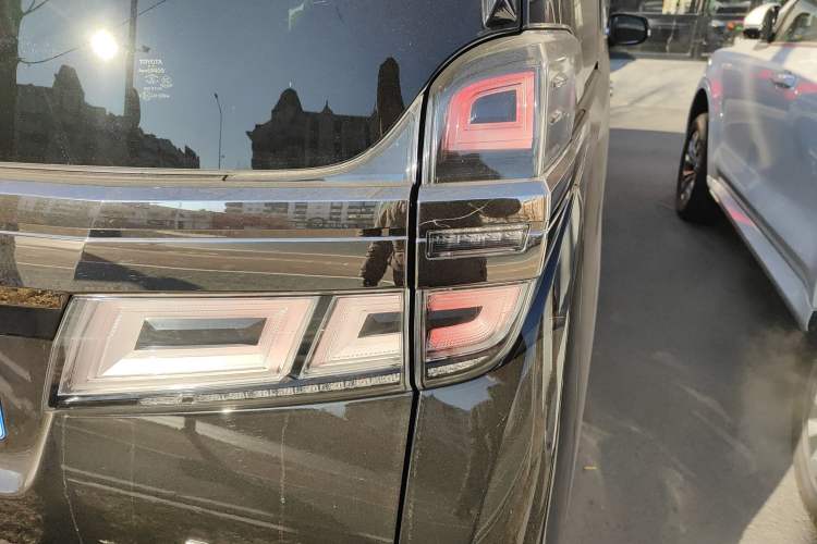 Used Toyota Vellfire 2021 Crown Dual-Engine 2.5L HV Supreme Edition