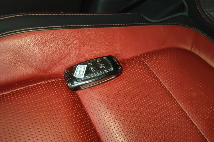 Used Jaguar F-PACE 2016 2.0T Two-Wheel-Drive R-Sport Sport Edition
