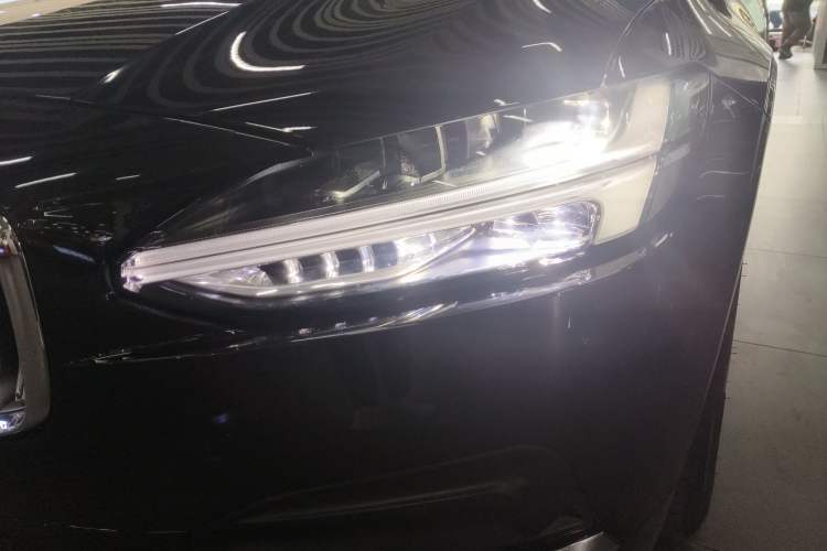 Used Volvo S90 2025 B5 Zhiyi Luxury Edition
