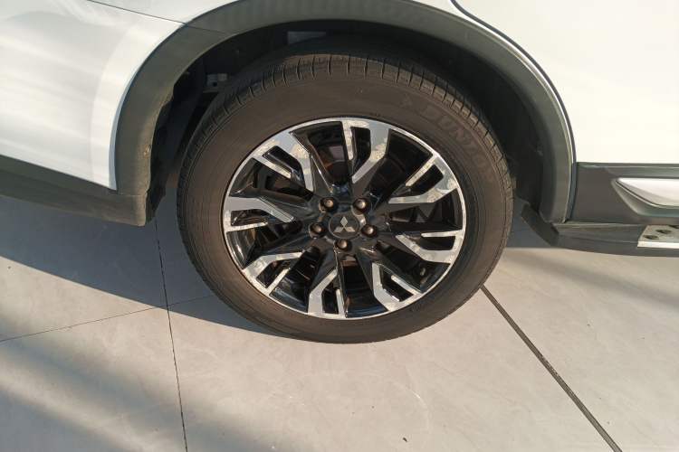 Used Mitsubishi Outlander 2019 2.4L 4x4 Zhi Xiang Edition 5 Seats China VI Standard