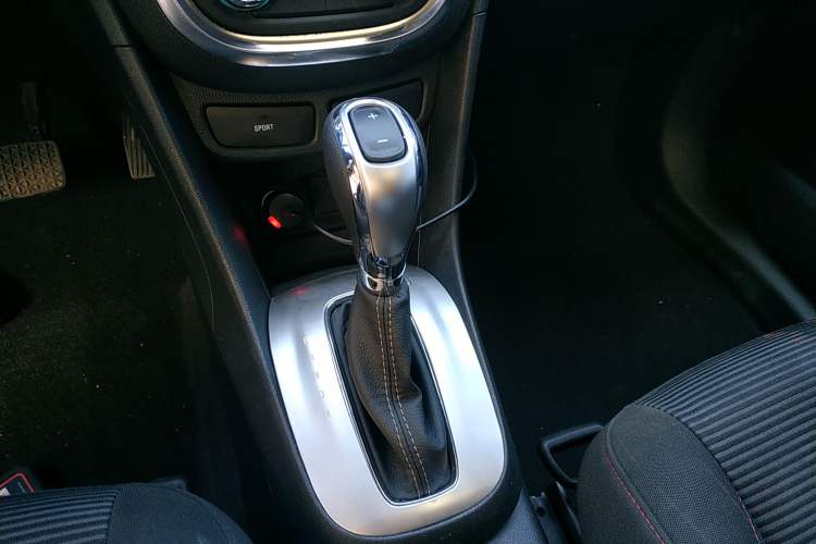 Used Buick Encore 2015 1.4T Automatic Two-Wheel Drive Urban Elite Version
