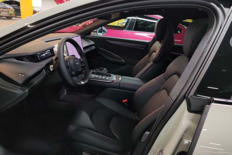 Used  SU7 2024 Rear-Drive Ultra-Long Range Advanced Pro-Level Intelligent Driving Version
