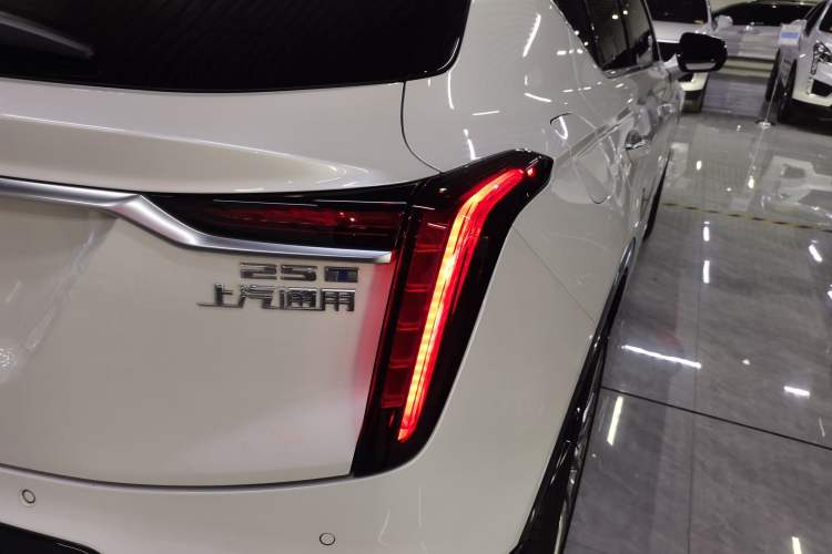 Used Cadillac GT4 2023 25T Luxury Model
