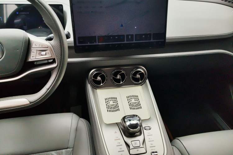 Used Denza N8 2023 Four-Wheel Drive Ultra-Hybrid Flagship Seven-Seater Version