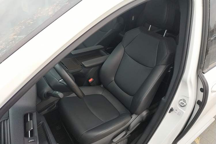 Used Toyota Granvia 2024 2.5L Hybrid Luxury Edition