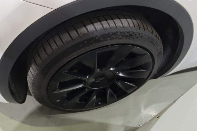 Used Tesla Model Y 2023 Long-Range All-Wheel-Drive Version
