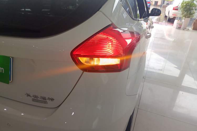 Used Ford Focus 2017 Hatchback EcoBoost 125 Automatic - Ultra-Powerful Style Edition with Smart Drive Features
