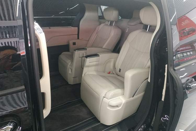 Used Toyota Sienna 2024 2.5L Hybrid Prestige Deluxe Edition