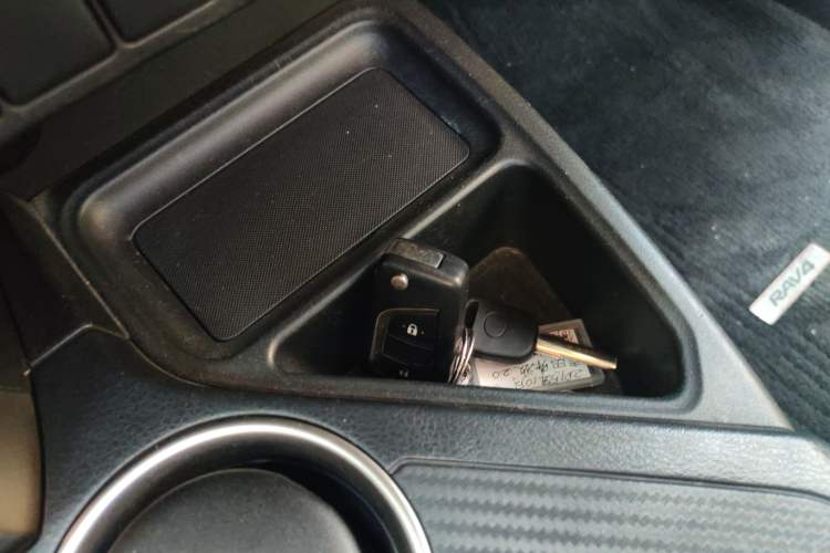 Used Toyota RAV4 2015 2.0L CVT Two-Wheel Drive Fashion Edition
