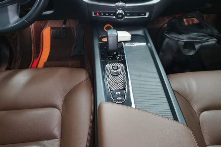 Used Volvo XC60 2023 B5 4x4 Smart Luxury Edition