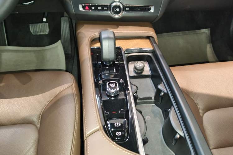 Used Volvo S90 2025 B5 Zhiyi Luxury Edition
