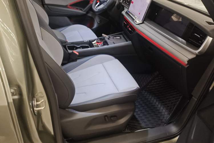 Used Volkswagen Tayron 2025 Tiguan L 380TSI 4Motion Luxury Easy Package