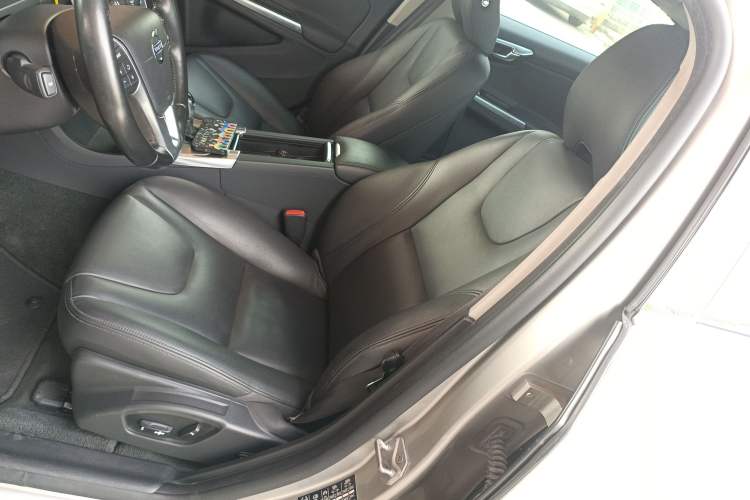 Used Volvo S60 2016 S60L T4 Zhiyuan Edition
