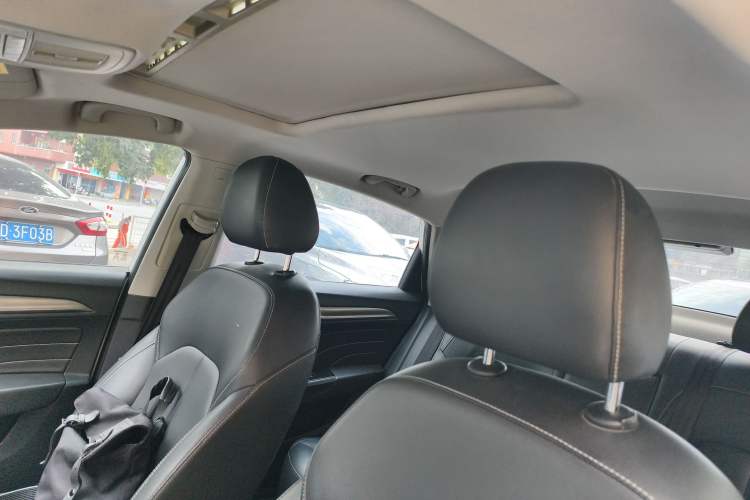 Used Roewe i6 2019 PLUS 1.6L CVT 4G Connected Flagship Deluxe Edition
